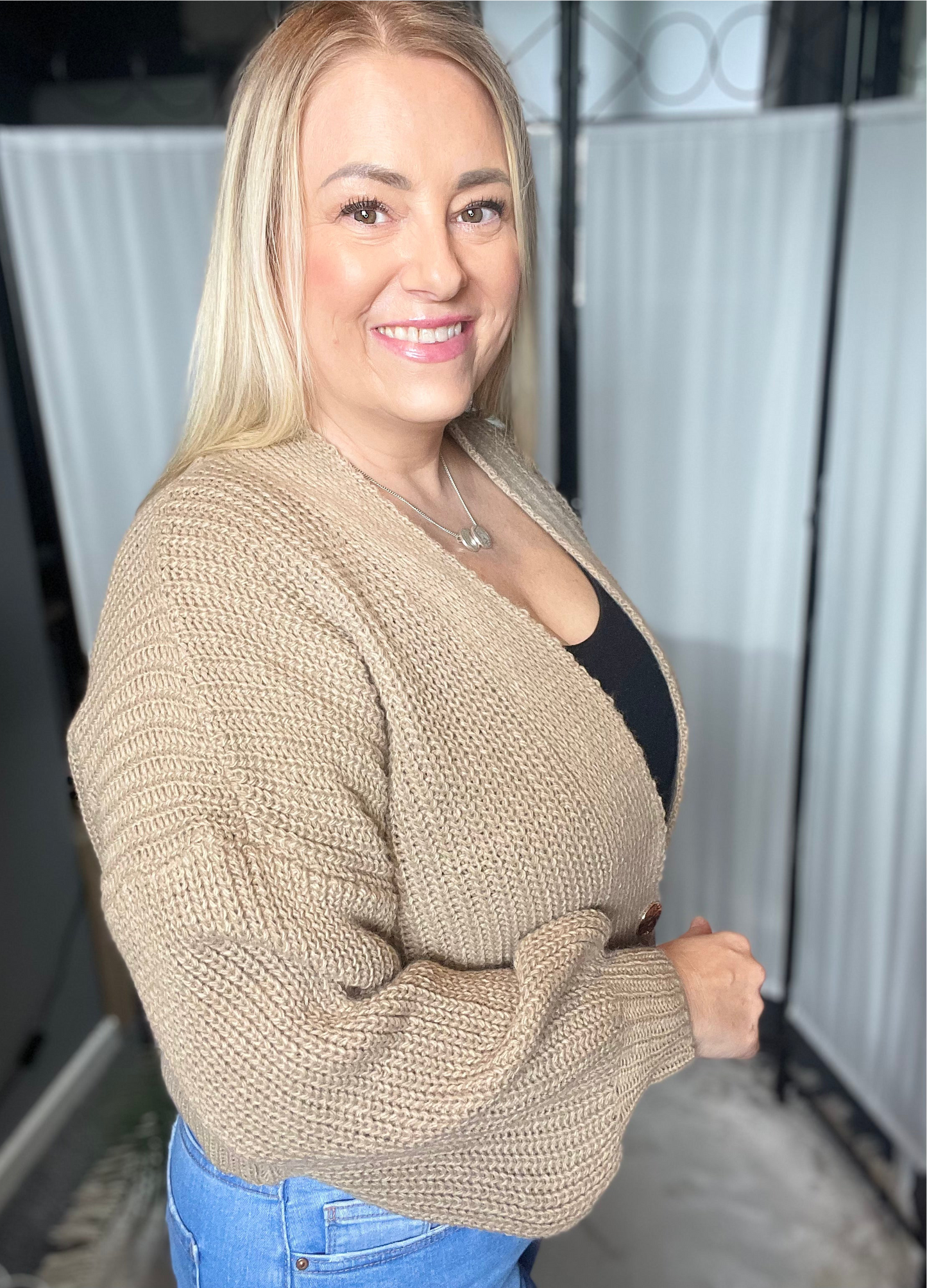 THE CROPPED STYLE CARDIGAN - TAUPE