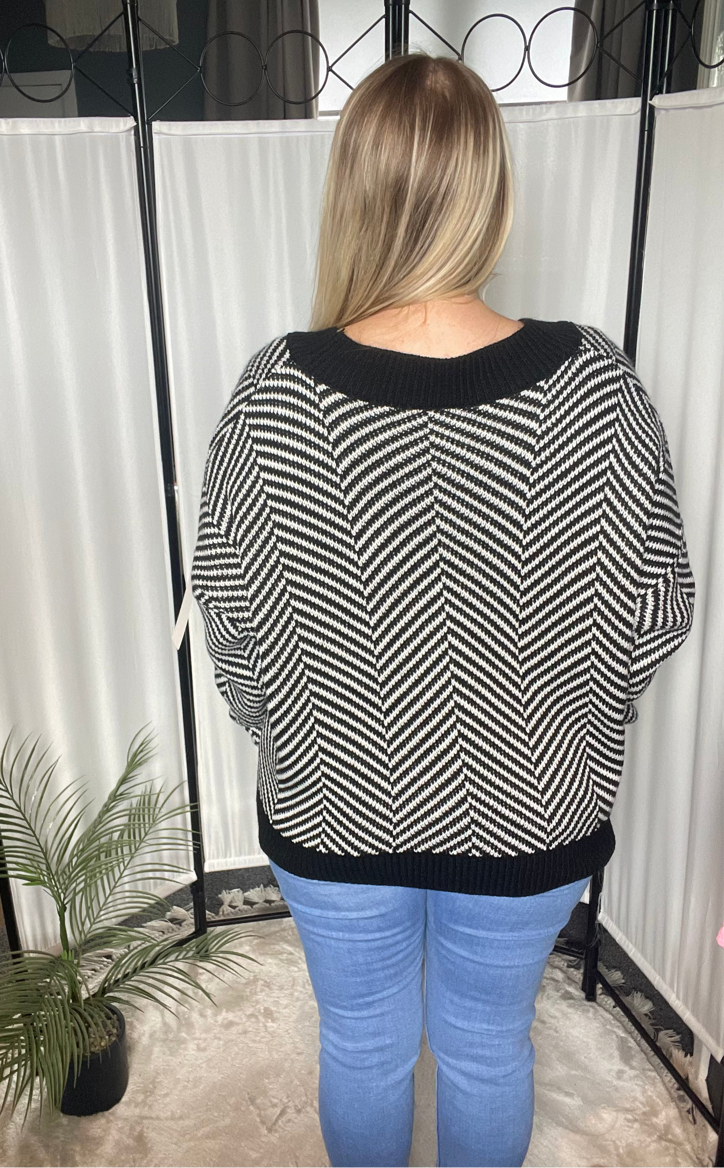 THE ZIGZAG CARDIGAN - BLACK/WHITE