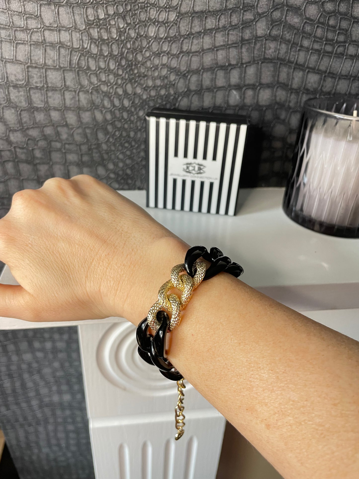 BLACK AND GOLD STYLE BRACELET