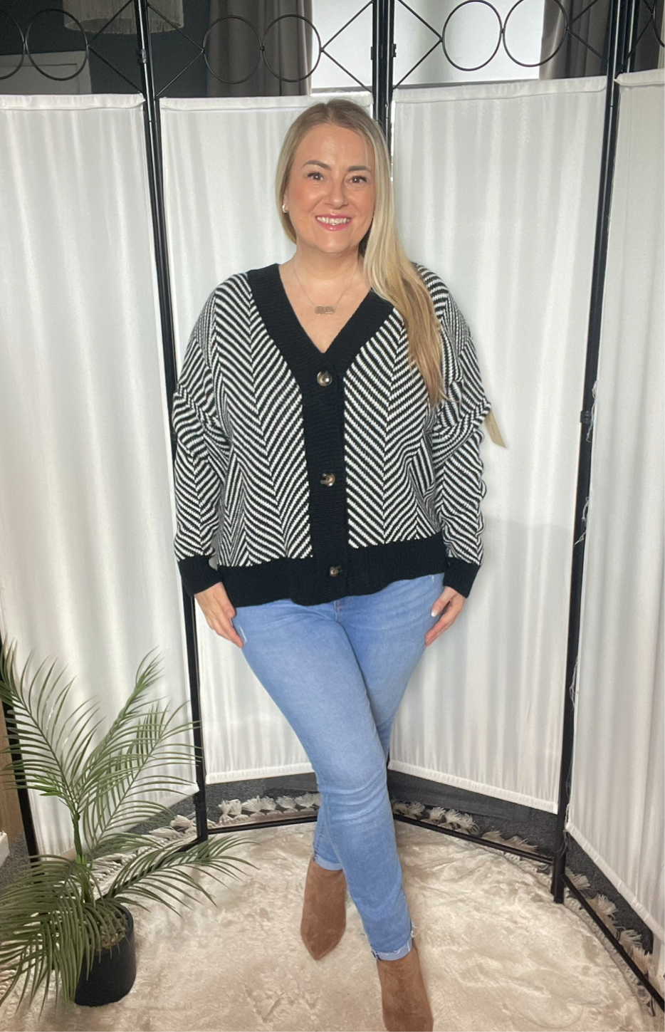 THE ZIGZAG CARDIGAN - BLACK/WHITE
