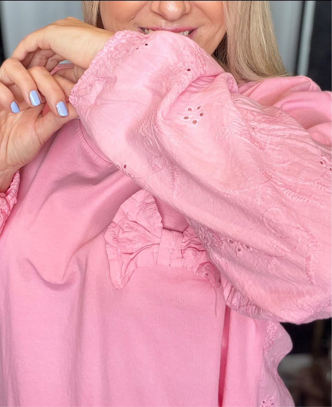 THE NADIA EMBROIDERED BOW TOP - PINK