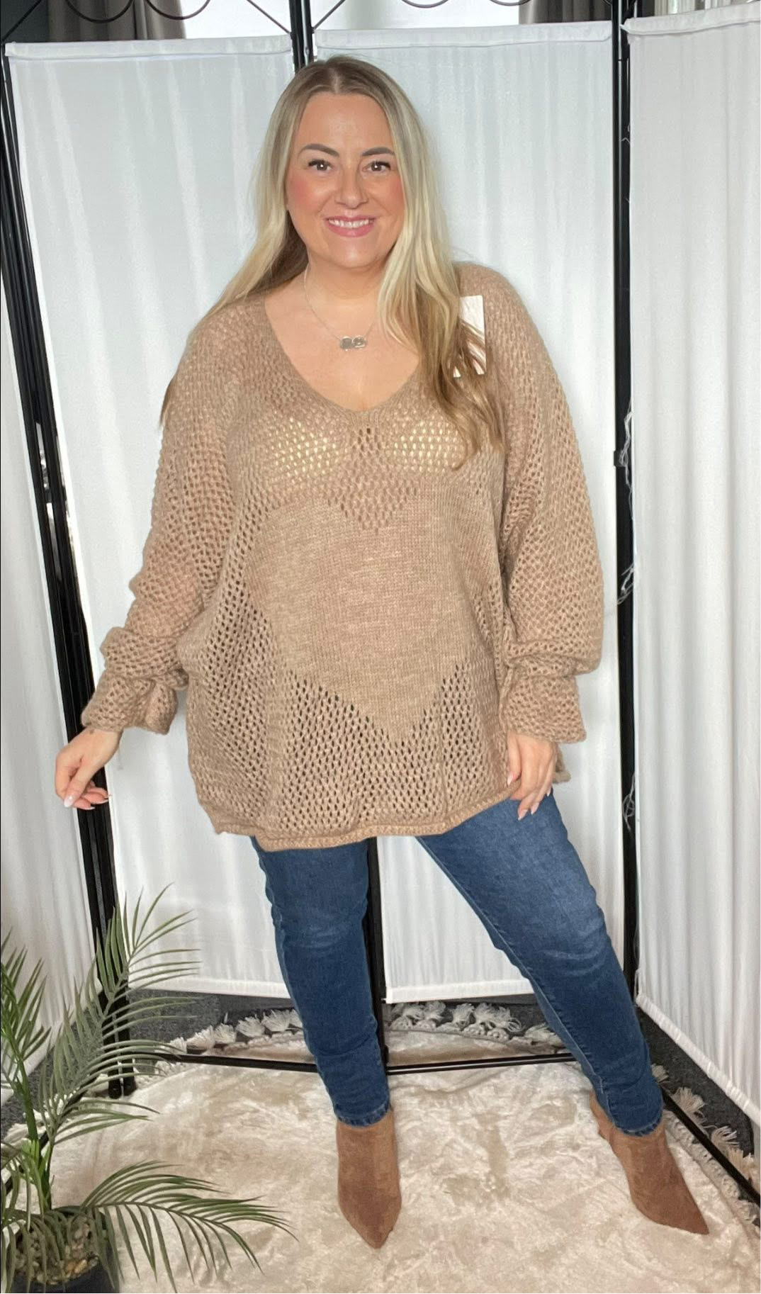 THE LIGHT KNIT OVERSIZED HEART JUMPER - CAMEL
