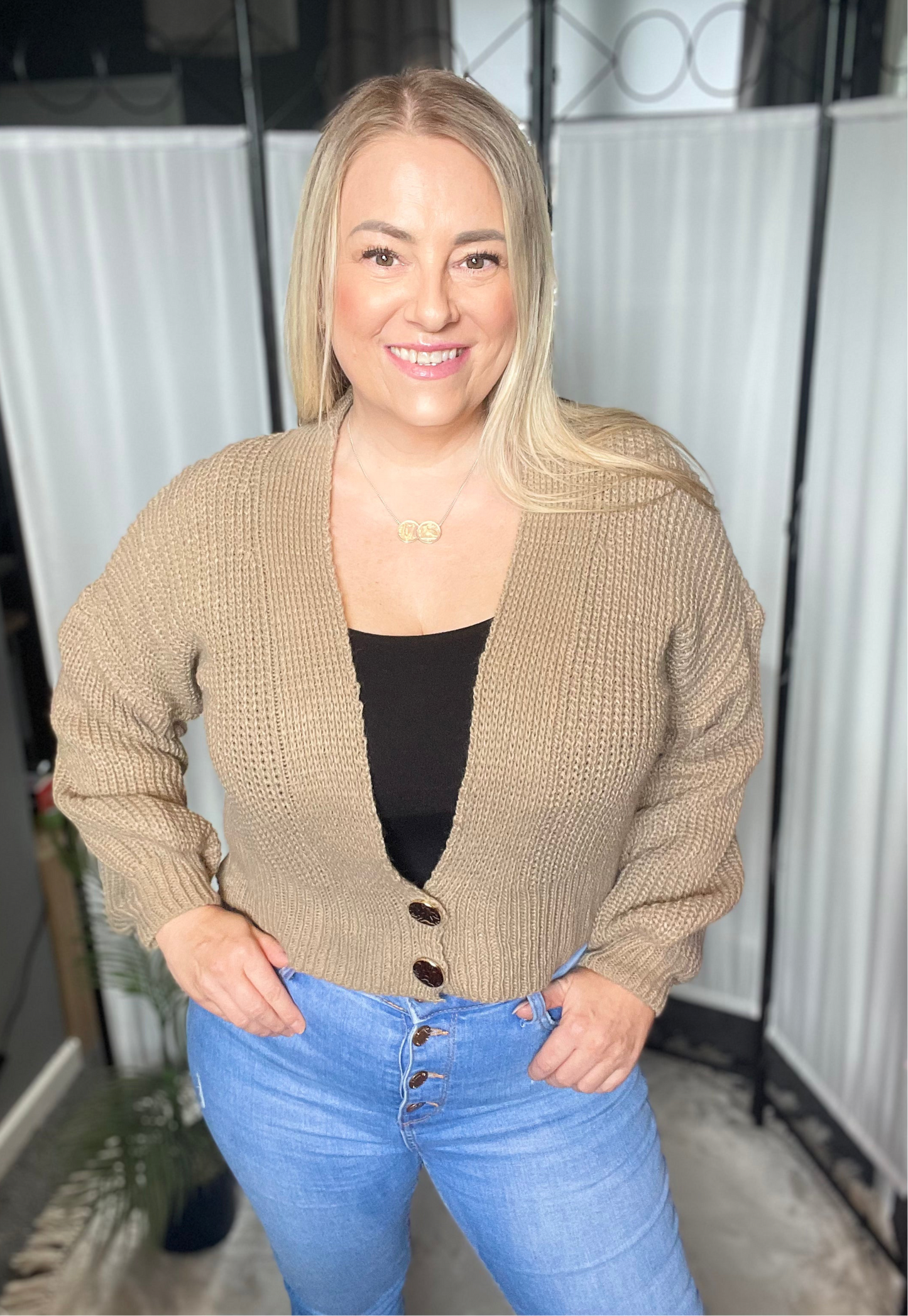 THE CROPPED STYLE CARDIGAN - TAUPE