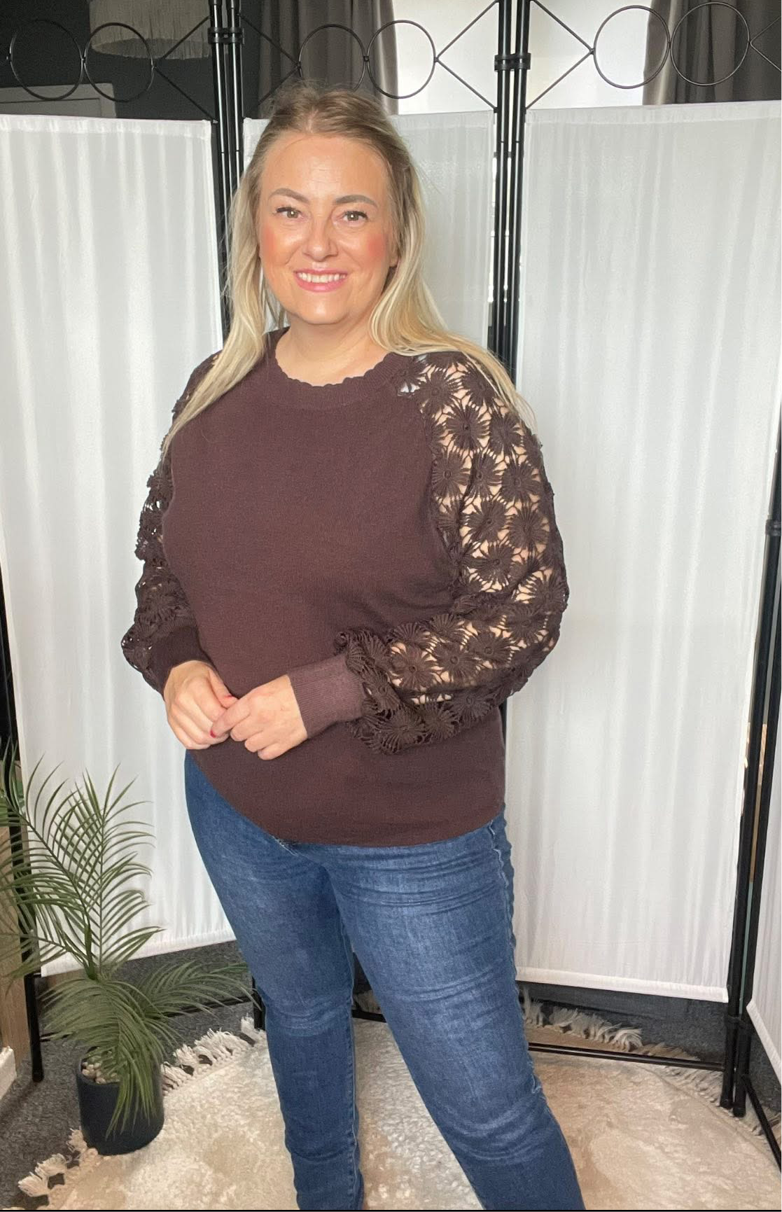 THE FLORAL SLEEVE JUMPER - BROWN