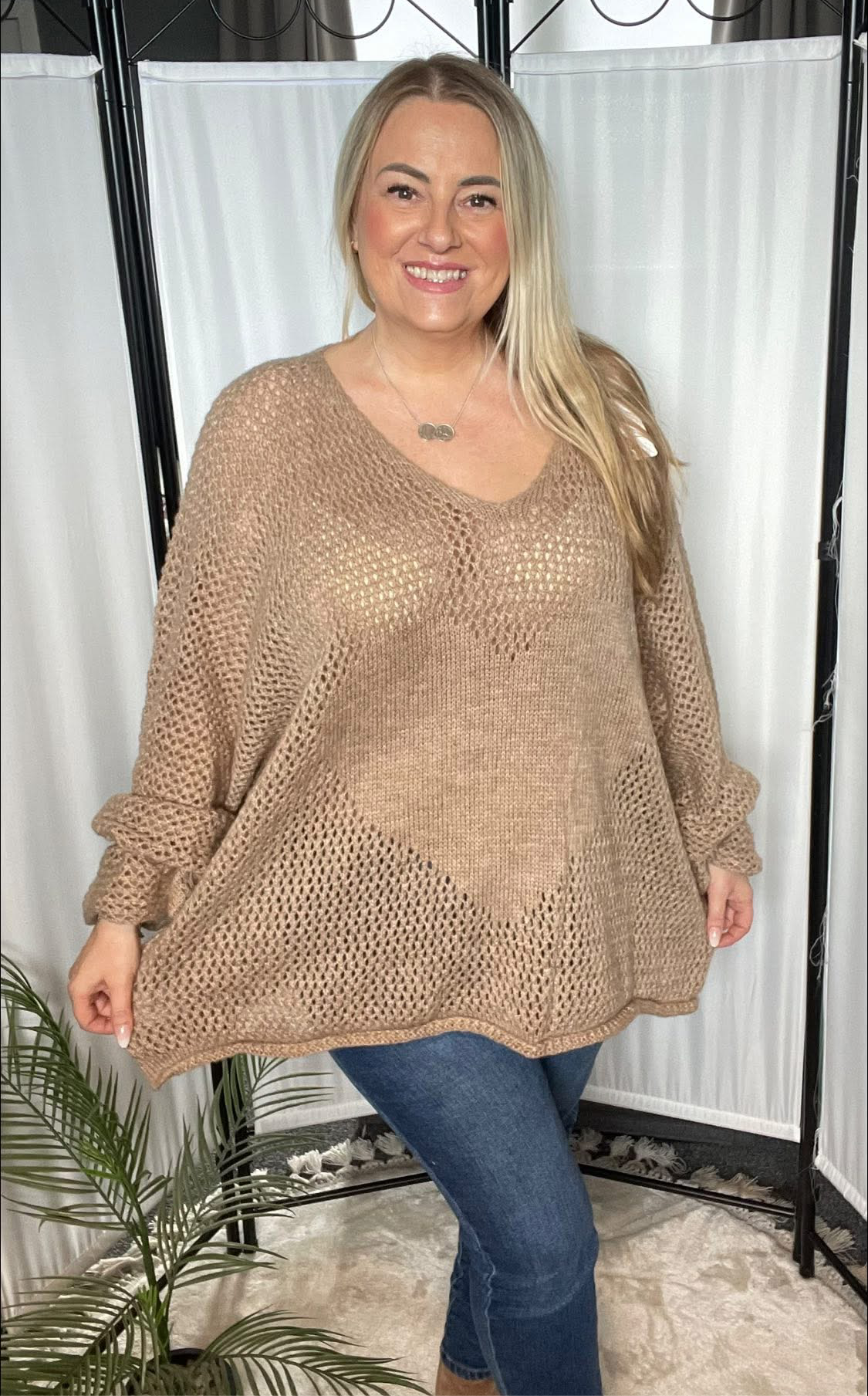 THE LIGHT KNIT OVERSIZED HEART JUMPER  - CAMEL