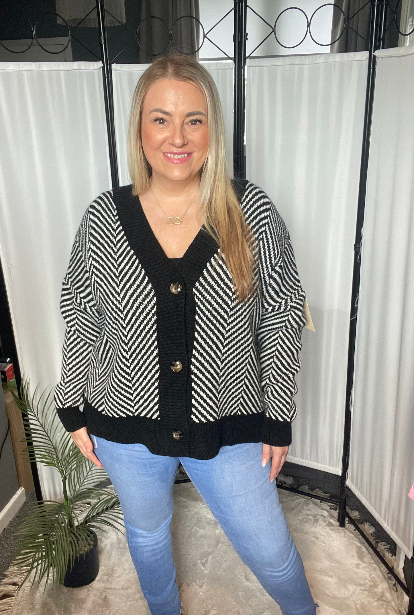 THE ZIGZAG CARDIGAN - BLACK/WHITE