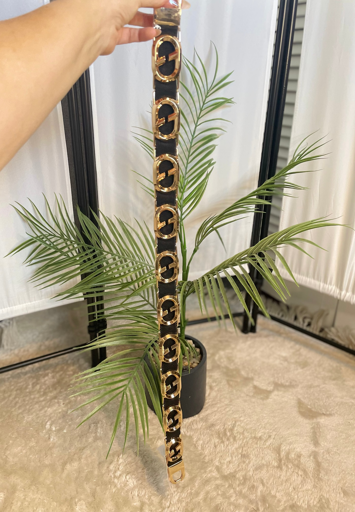 THE BLACK AND GOLD STRECH BELT