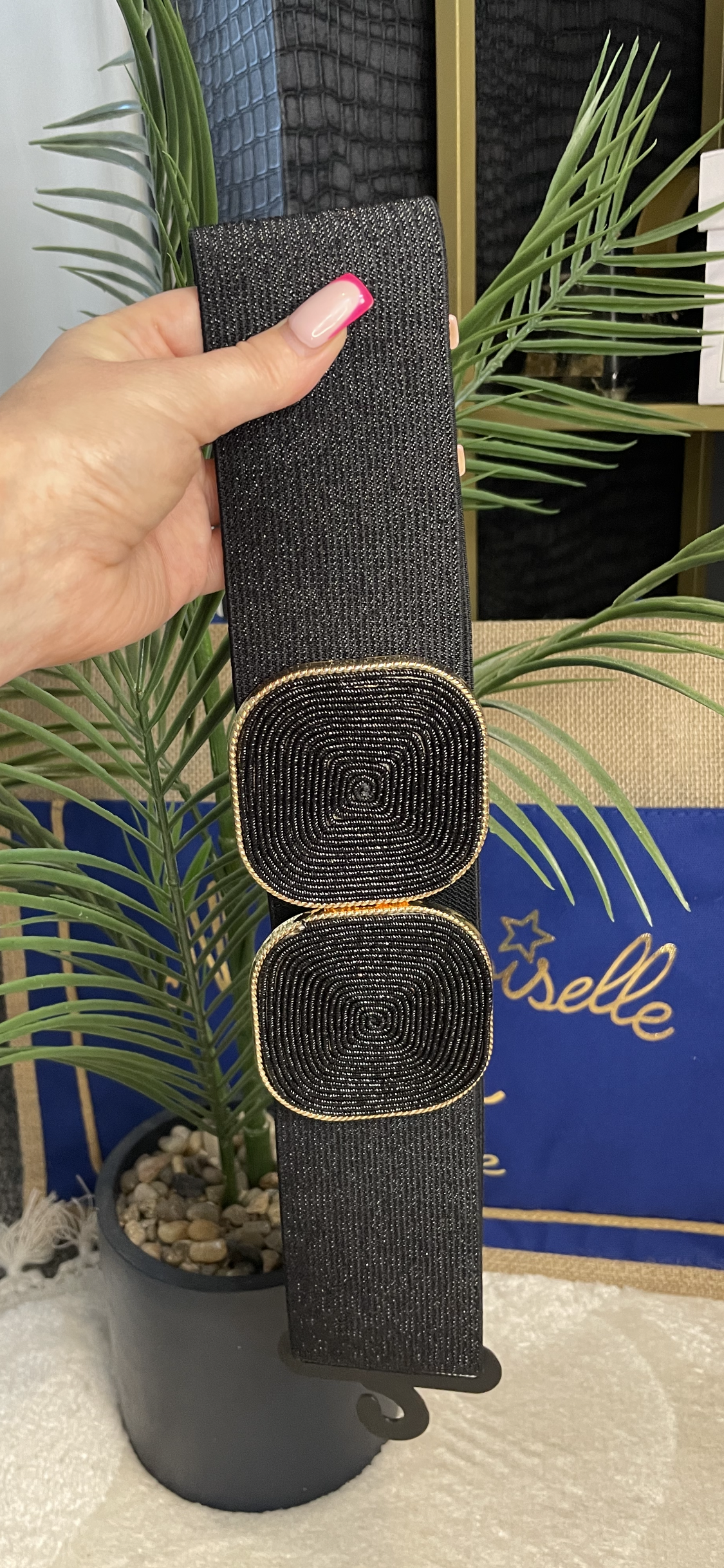 BLACK STRECH BELT WITH GOLD TRIM DETAIL