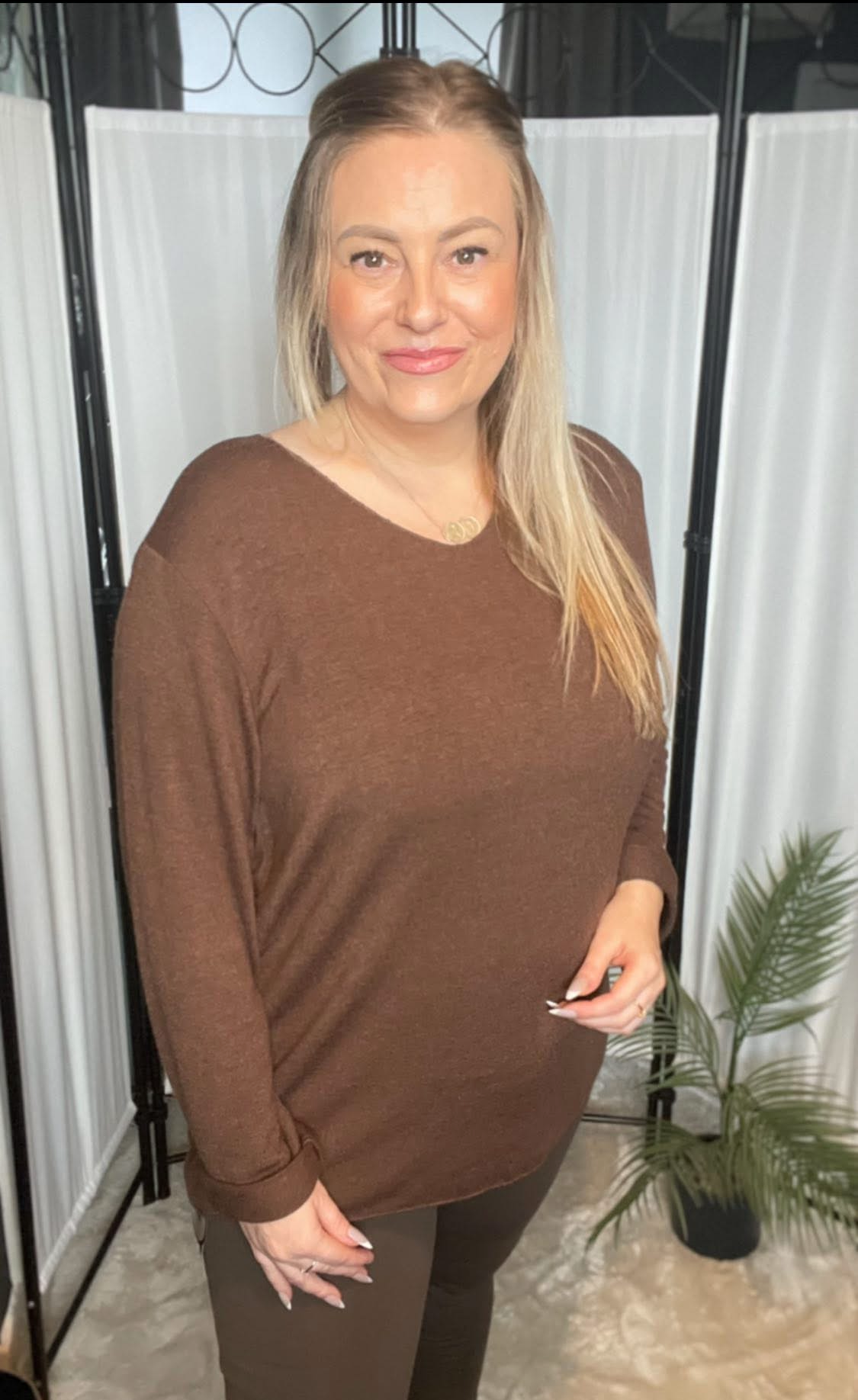 THE HANNAH NECKLACE TOP - BROWN