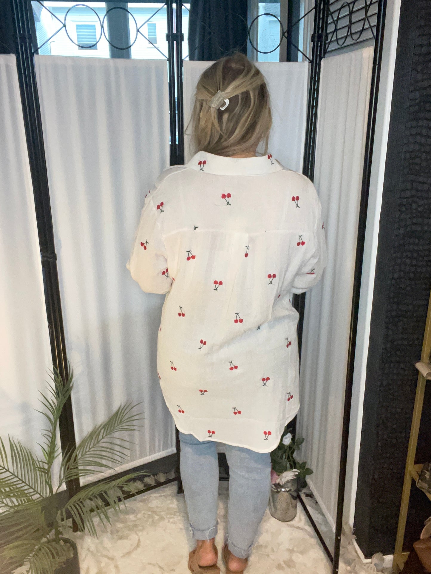 CHERRY EMBROIDERED SHIRT - WHITE